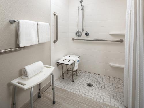 holiday inn express hotel and suites dfw north