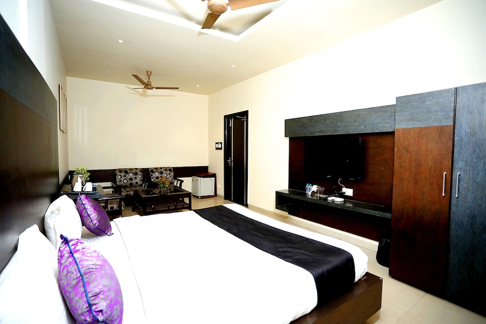 hotel bhagyaraj palace best hotel in kanpur
