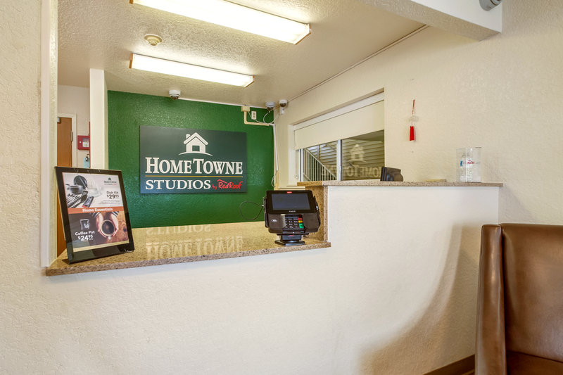hometowne studios by red roof philadelphia maple shade nj