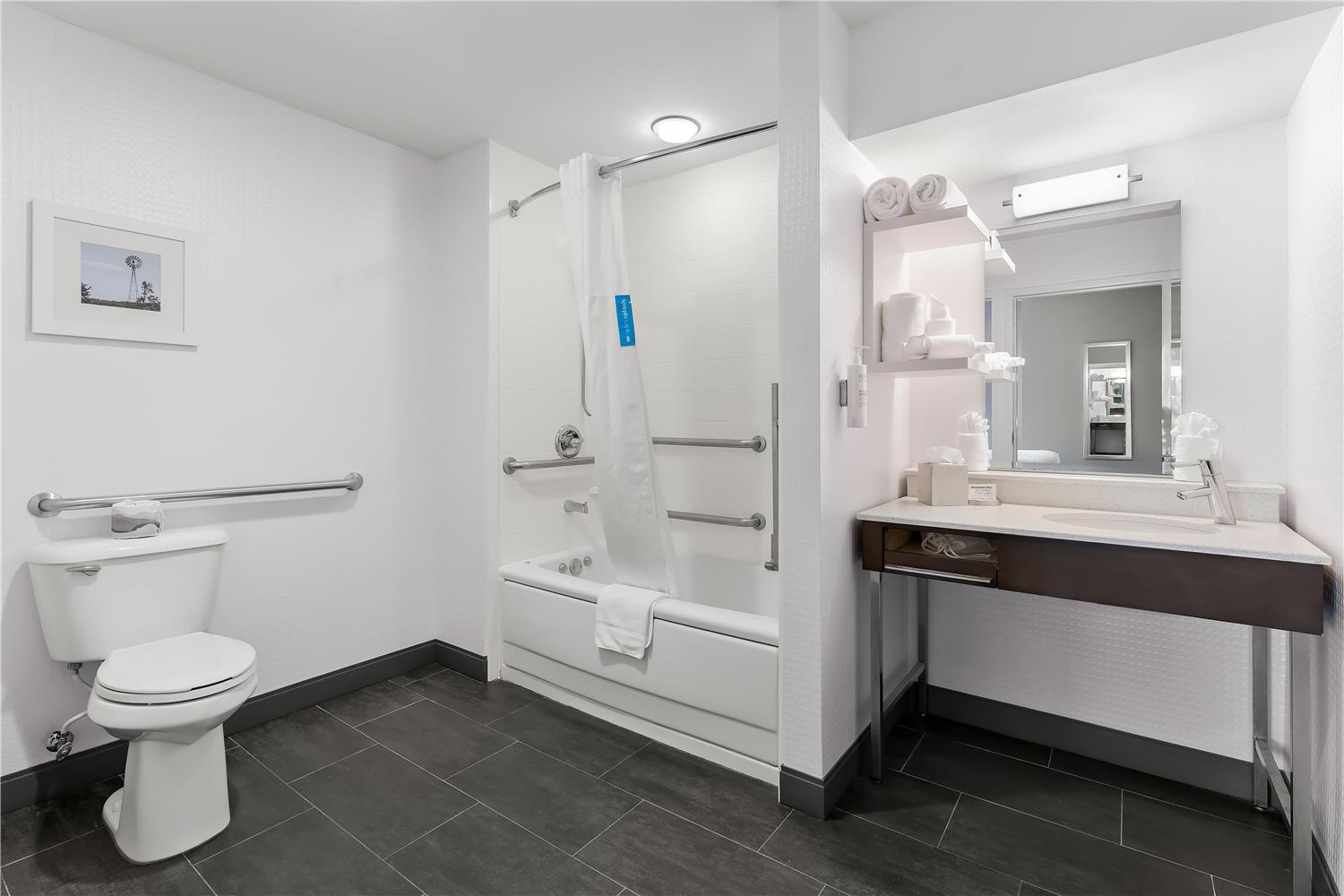 hampton inn and suites newtown