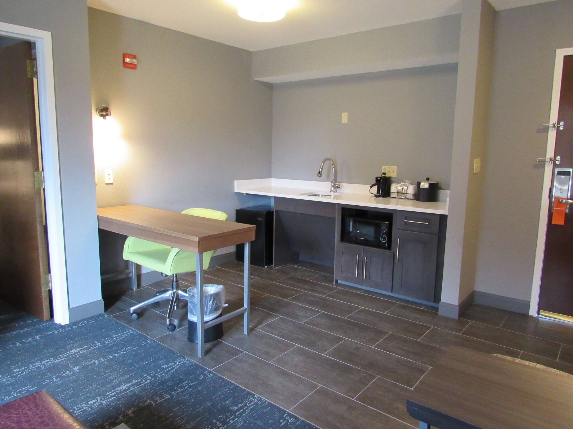 hampton inn and suites newtown