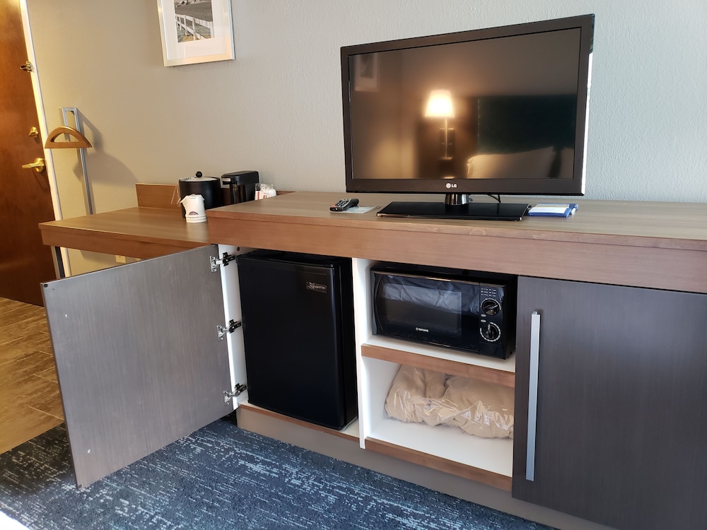 hampton inn and suites newtown