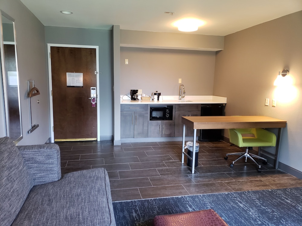 hampton inn and suites newtown