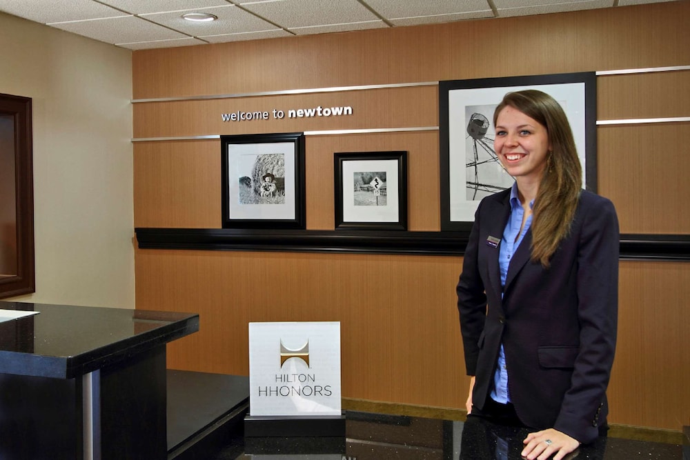 hampton inn and suites newtown
