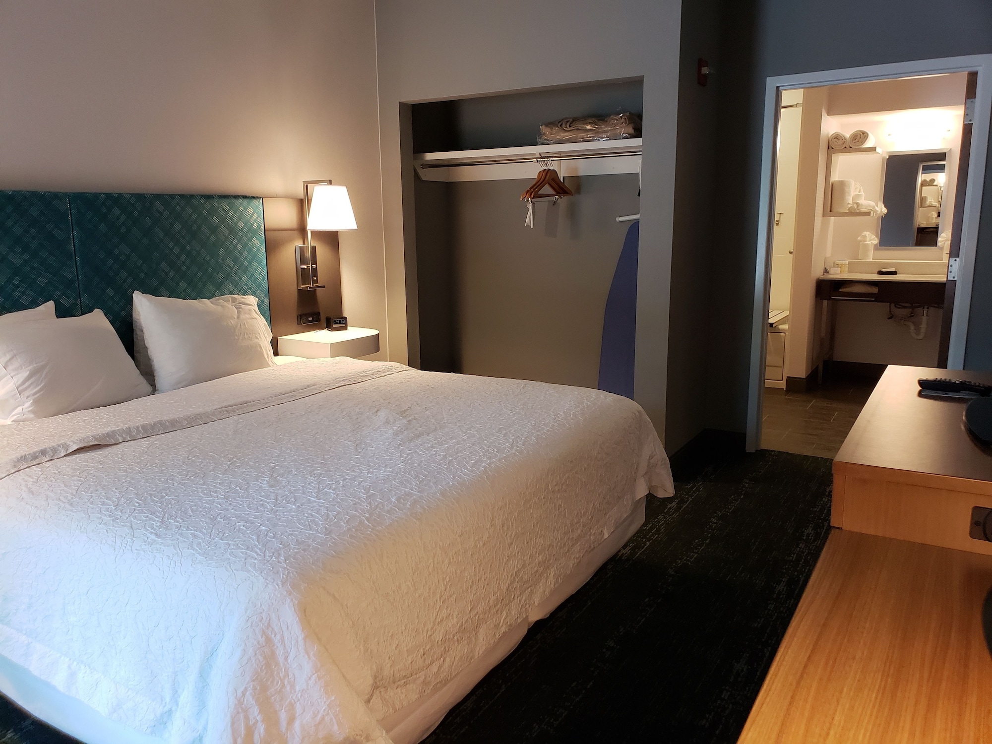 hampton inn and suites newtown
