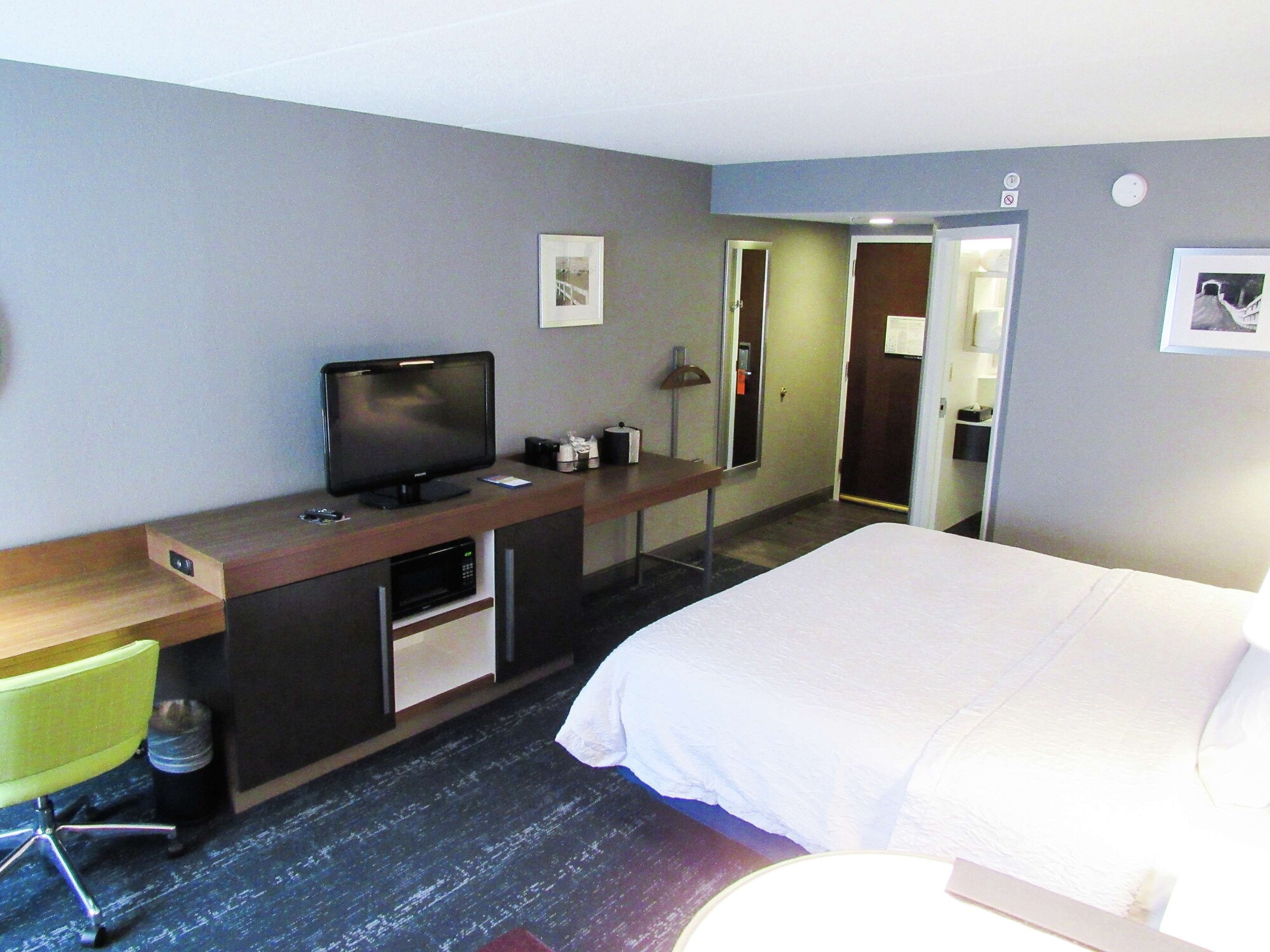 hampton inn and suites newtown