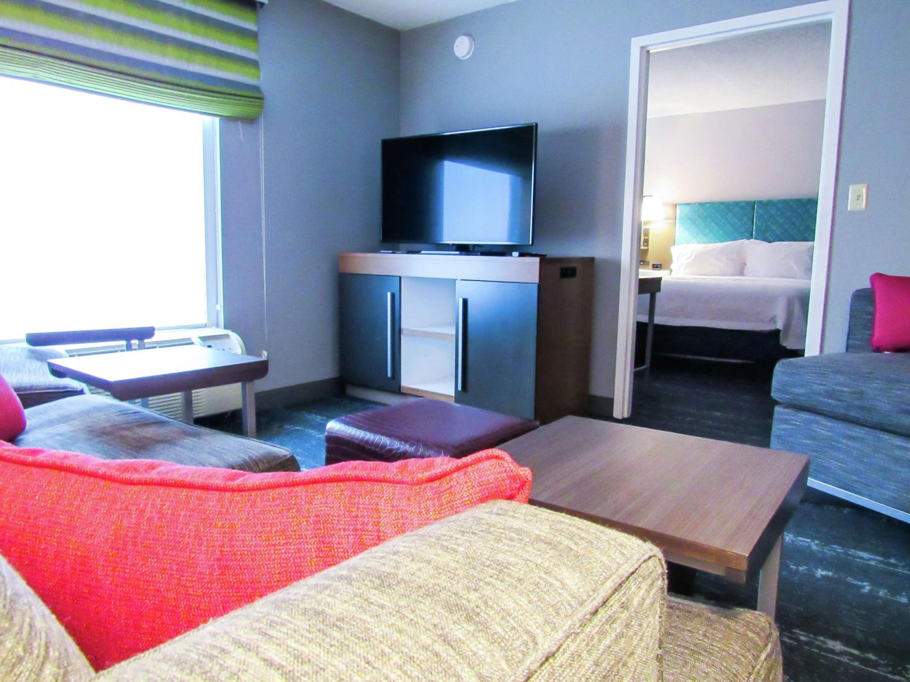 hampton inn and suites newtown