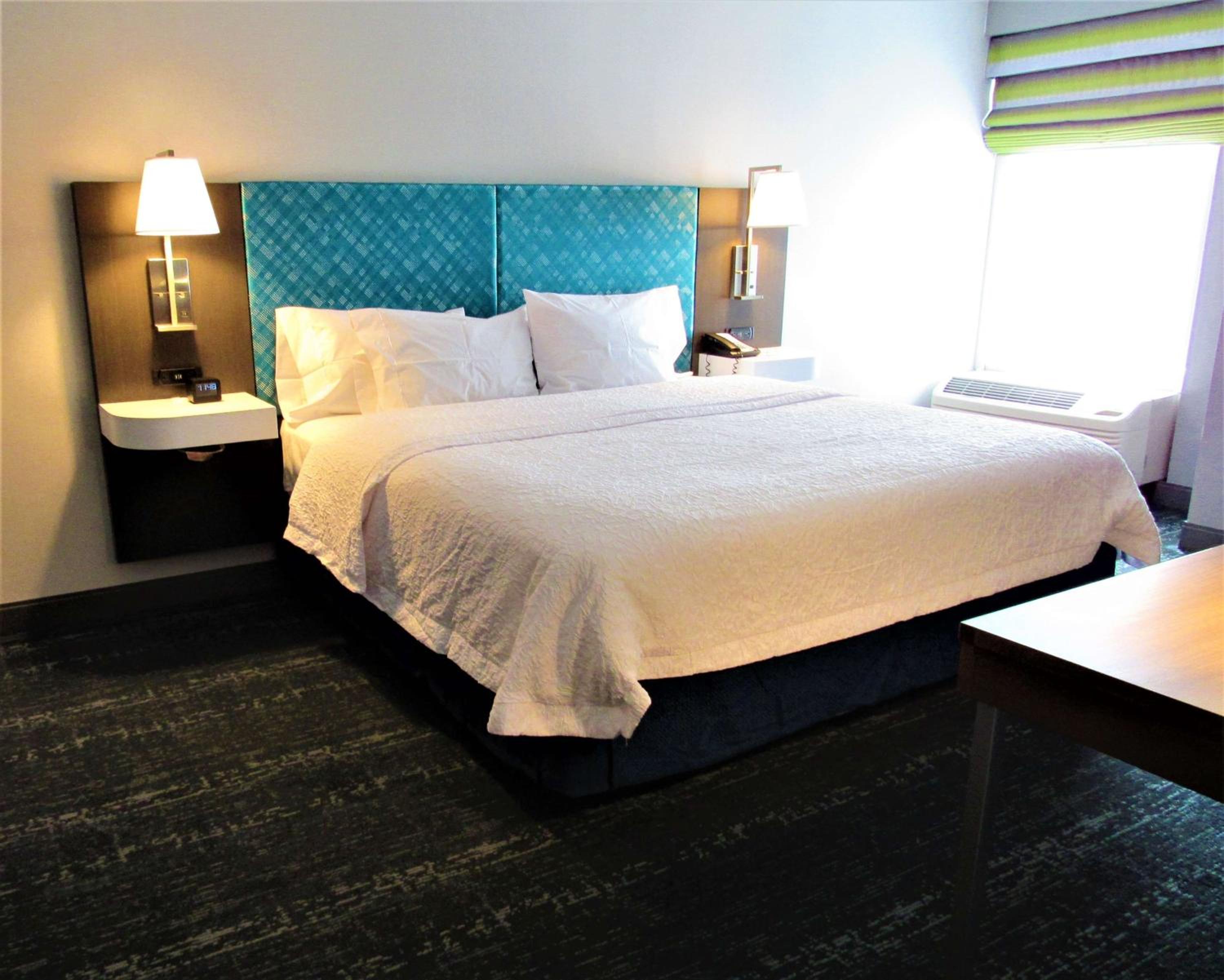 hampton inn and suites newtown