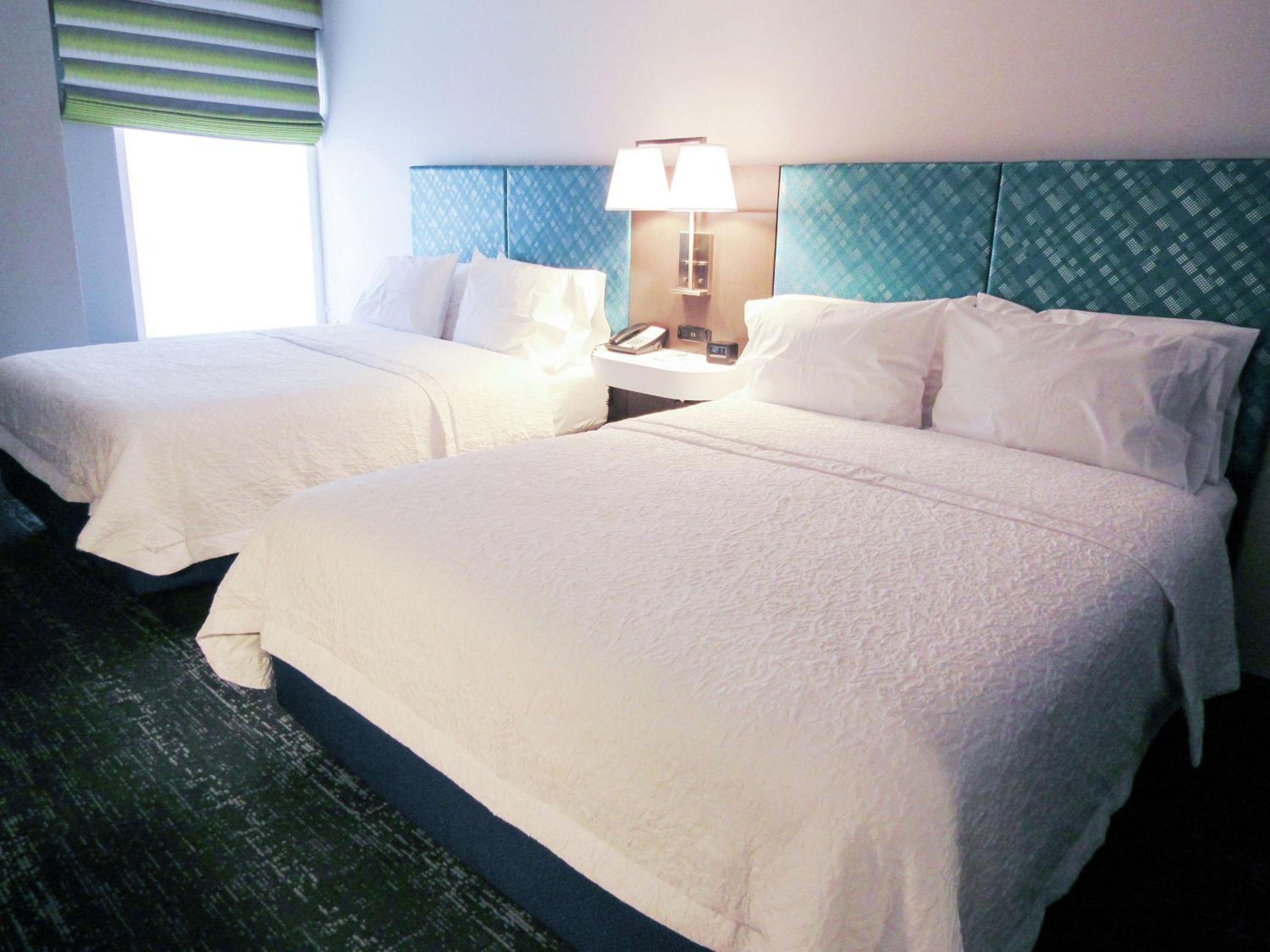 hampton inn and suites newtown