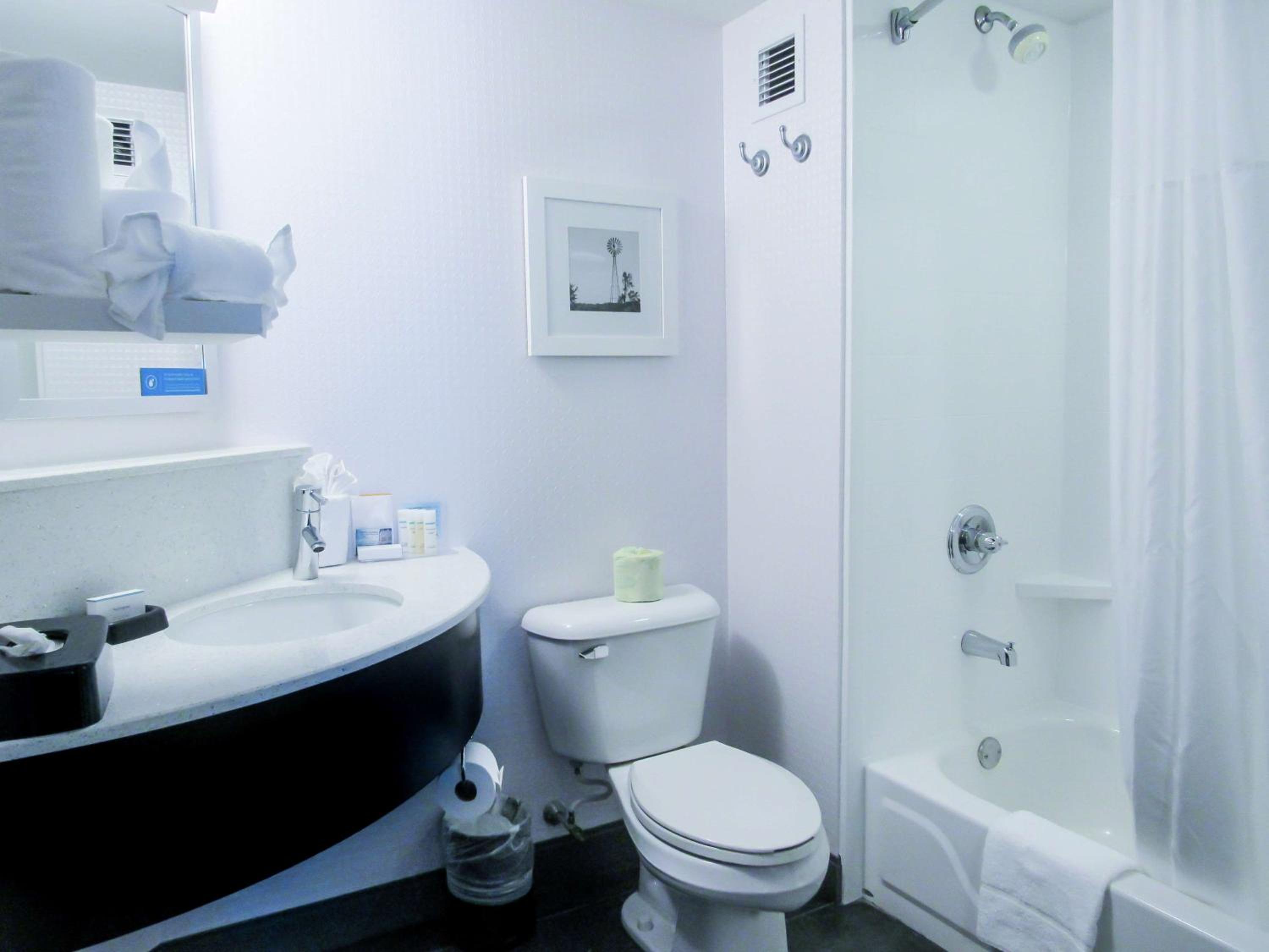 hampton inn and suites newtown