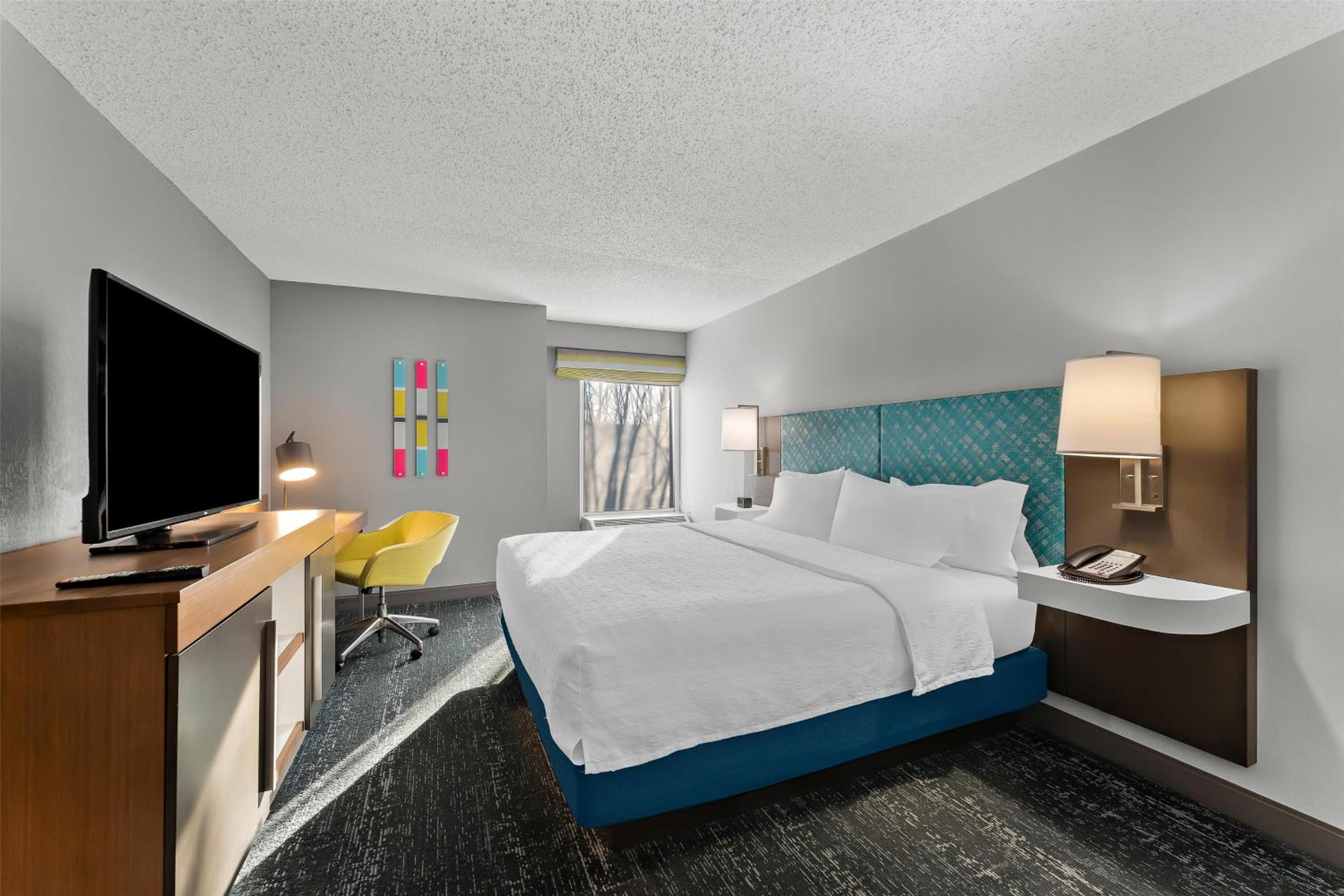 hampton inn and suites newtown