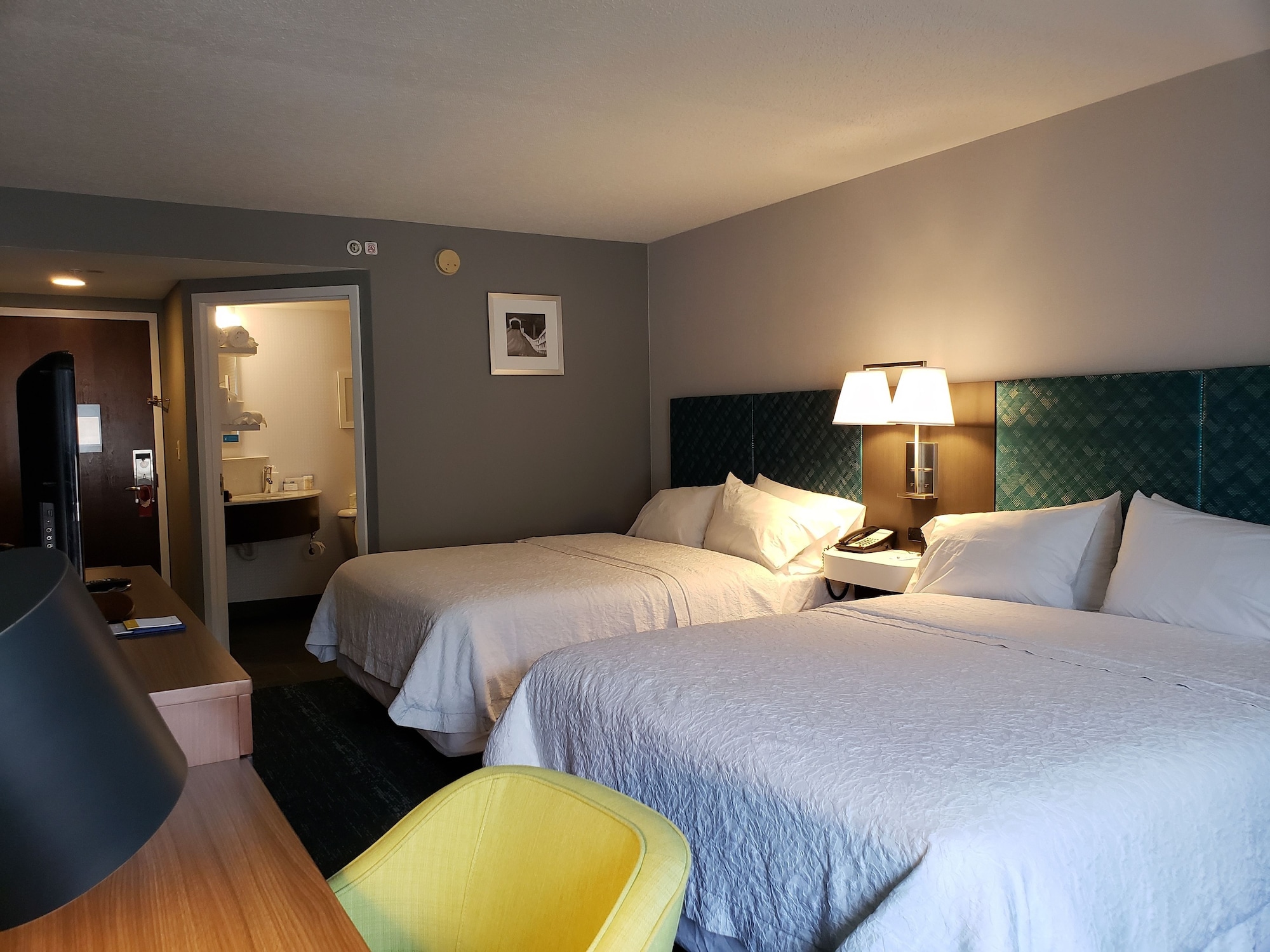 hampton inn and suites newtown