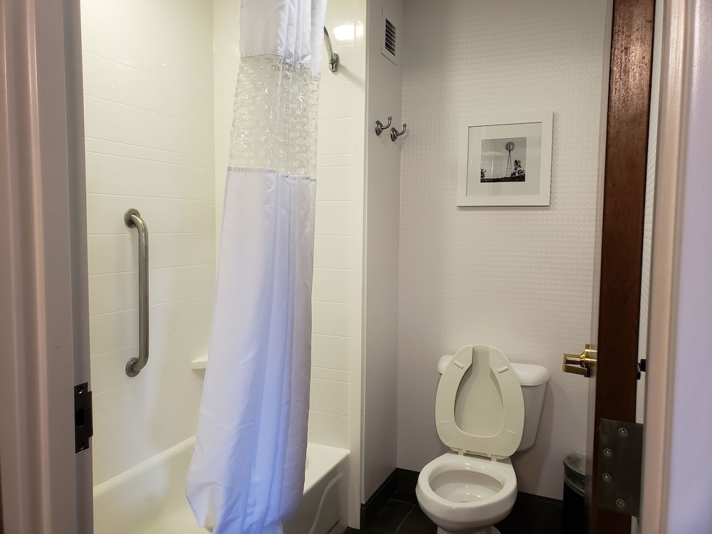 hampton inn and suites newtown