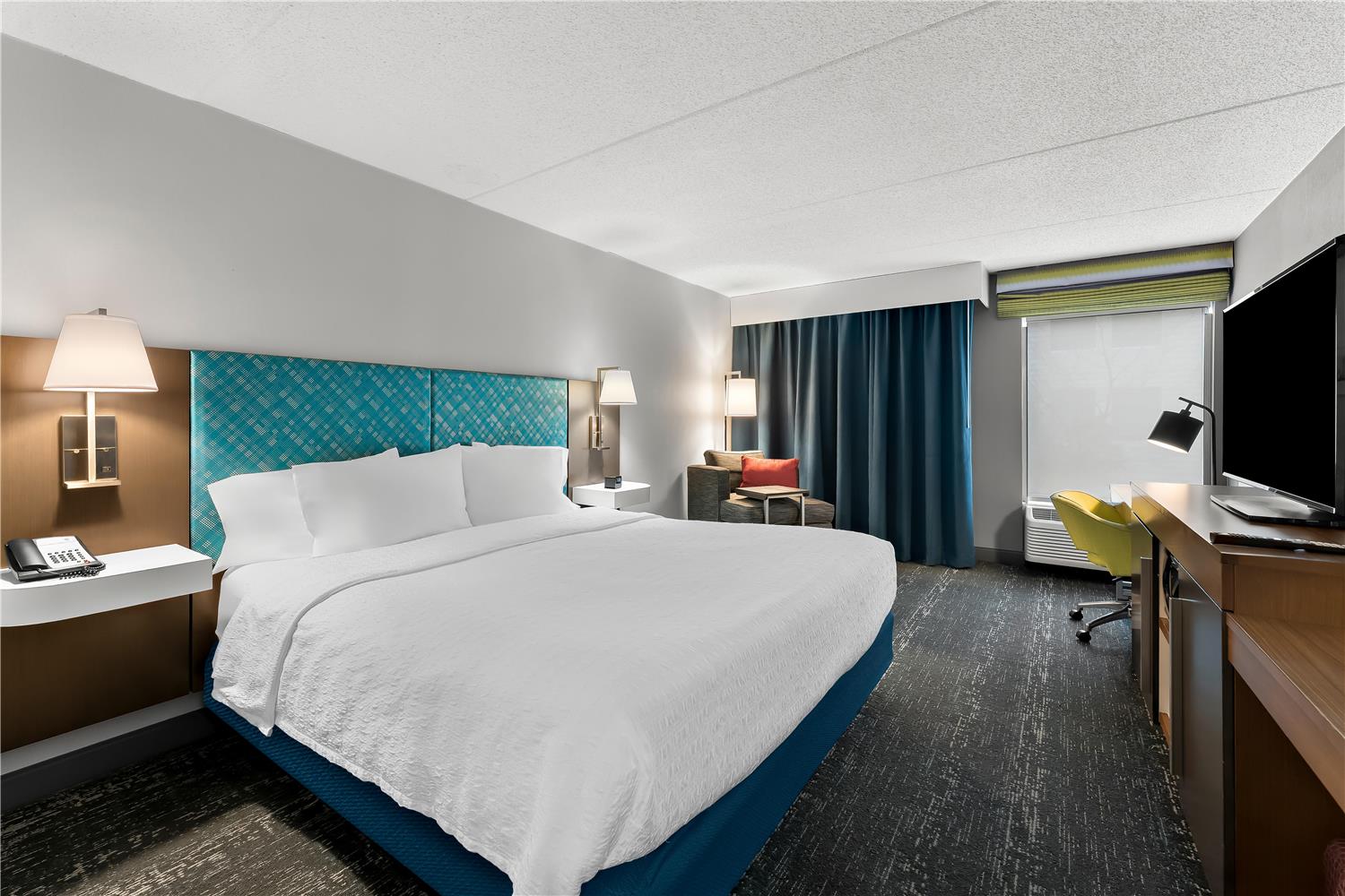 hampton inn and suites newtown
