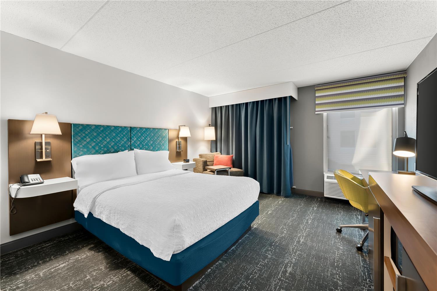 hampton inn and suites newtown