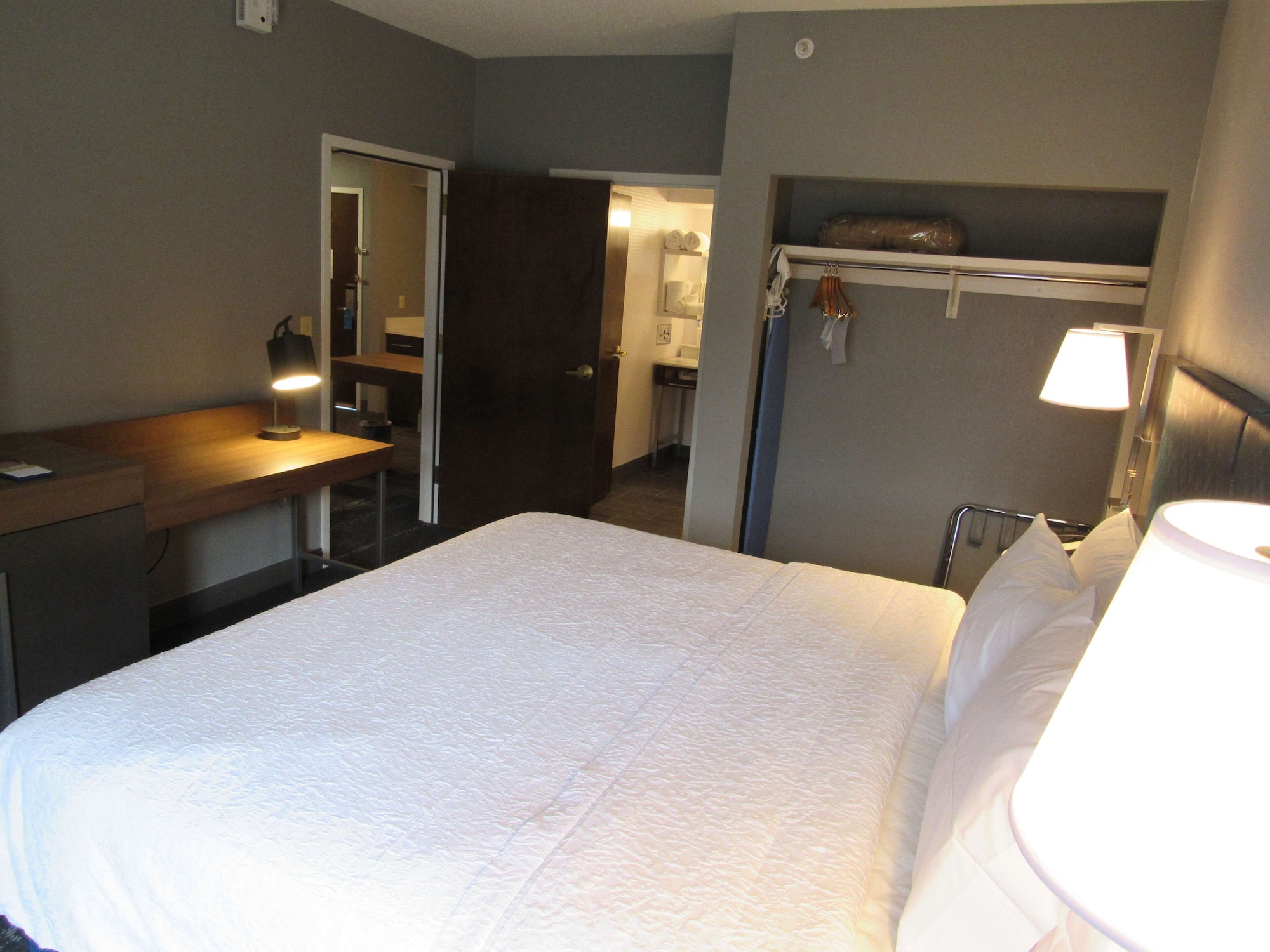 hampton inn and suites newtown