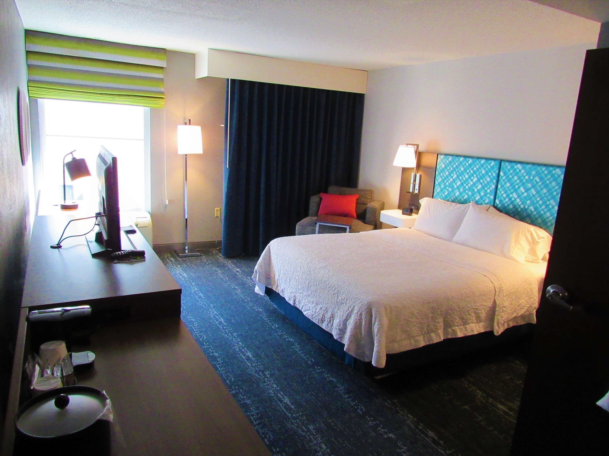 hampton inn and suites newtown