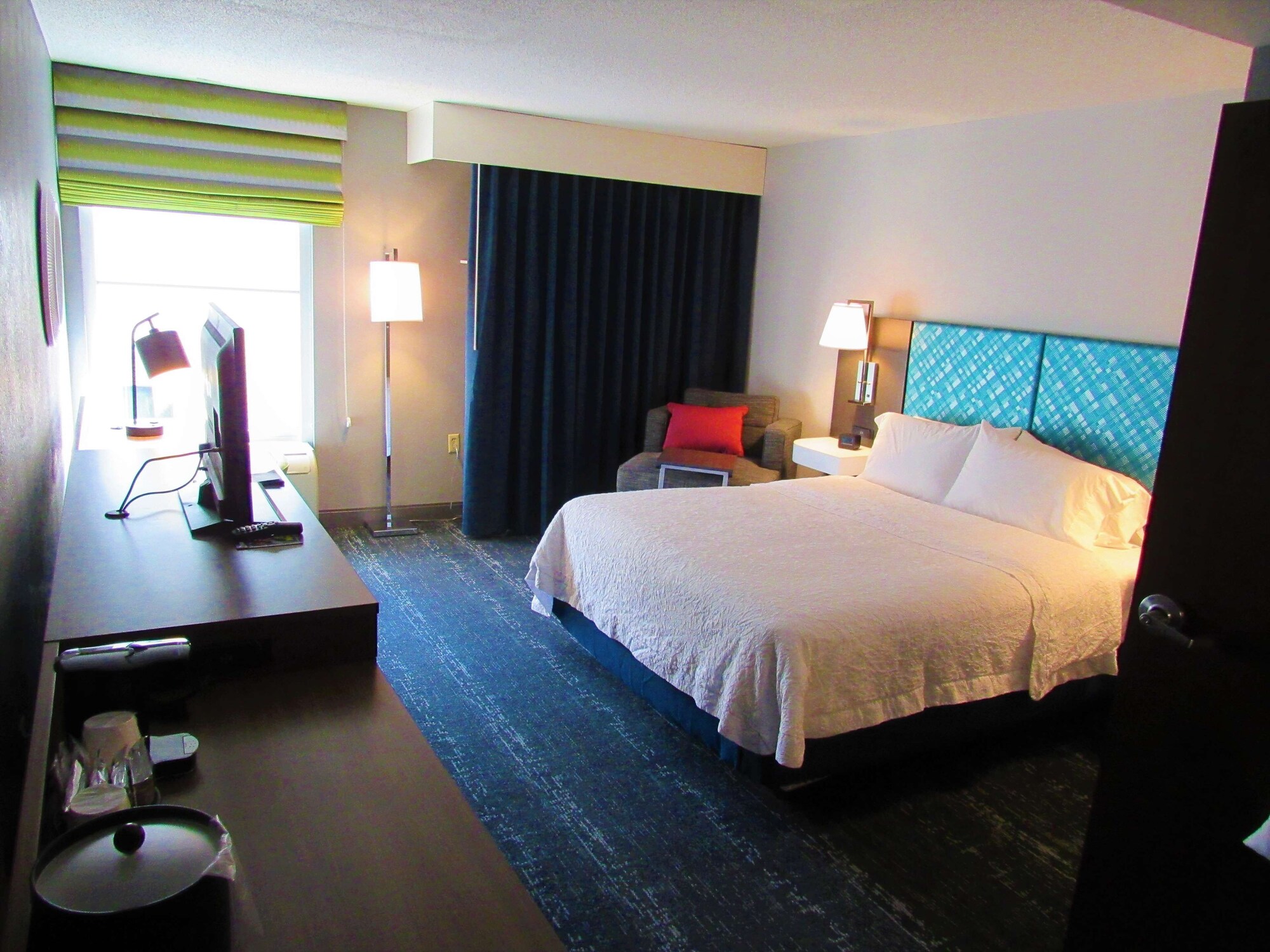 hampton inn and suites newtown