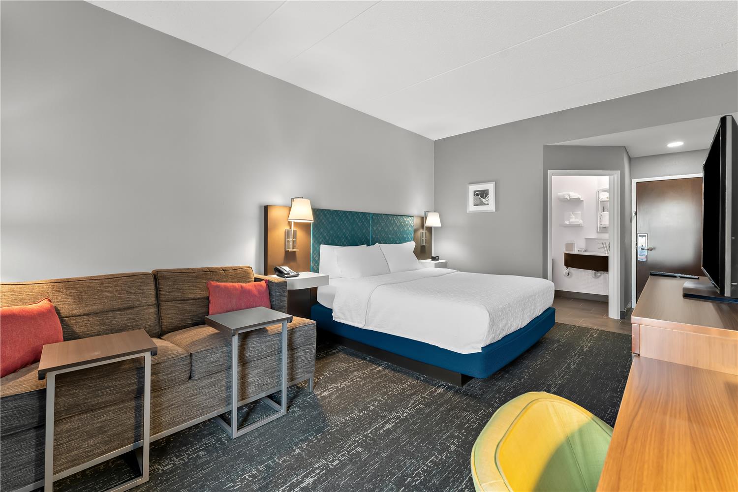 hampton inn and suites newtown
