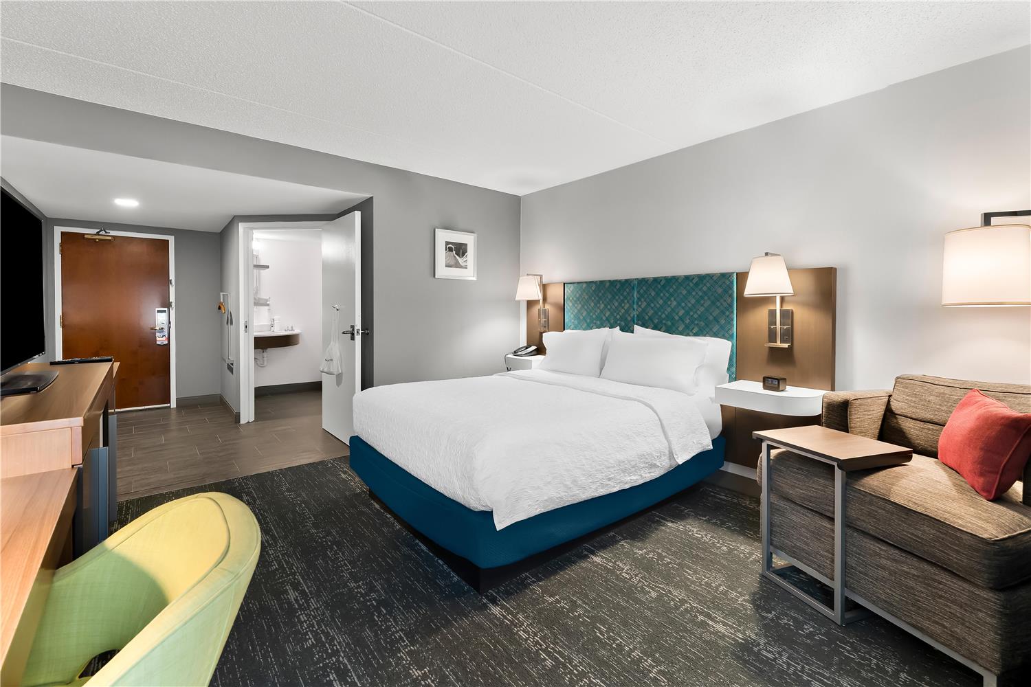 hampton inn and suites newtown