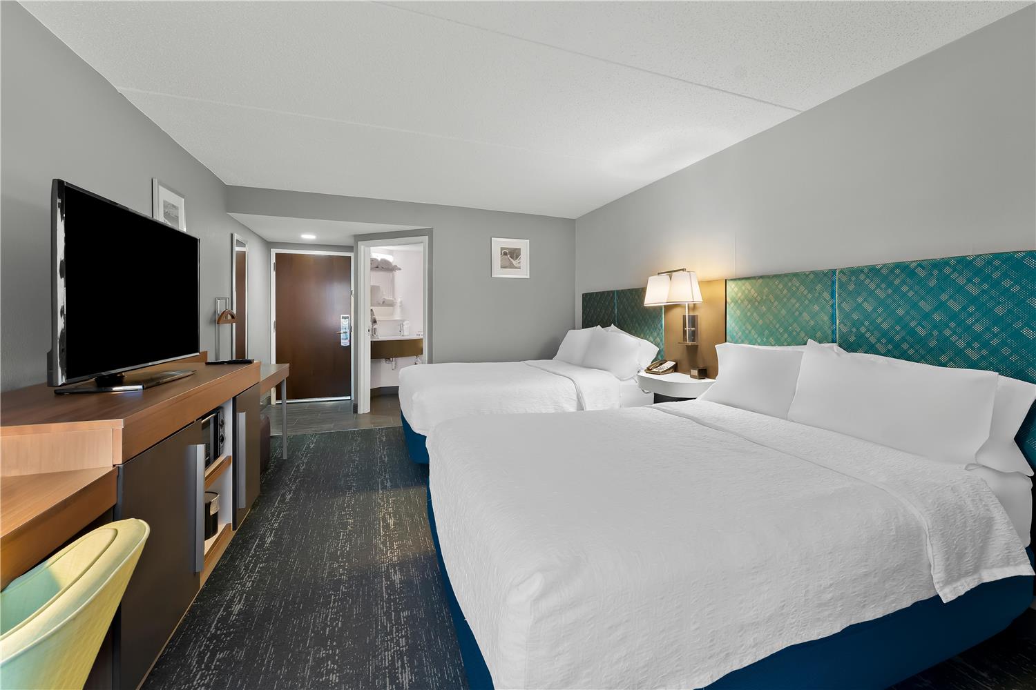 hampton inn and suites newtown