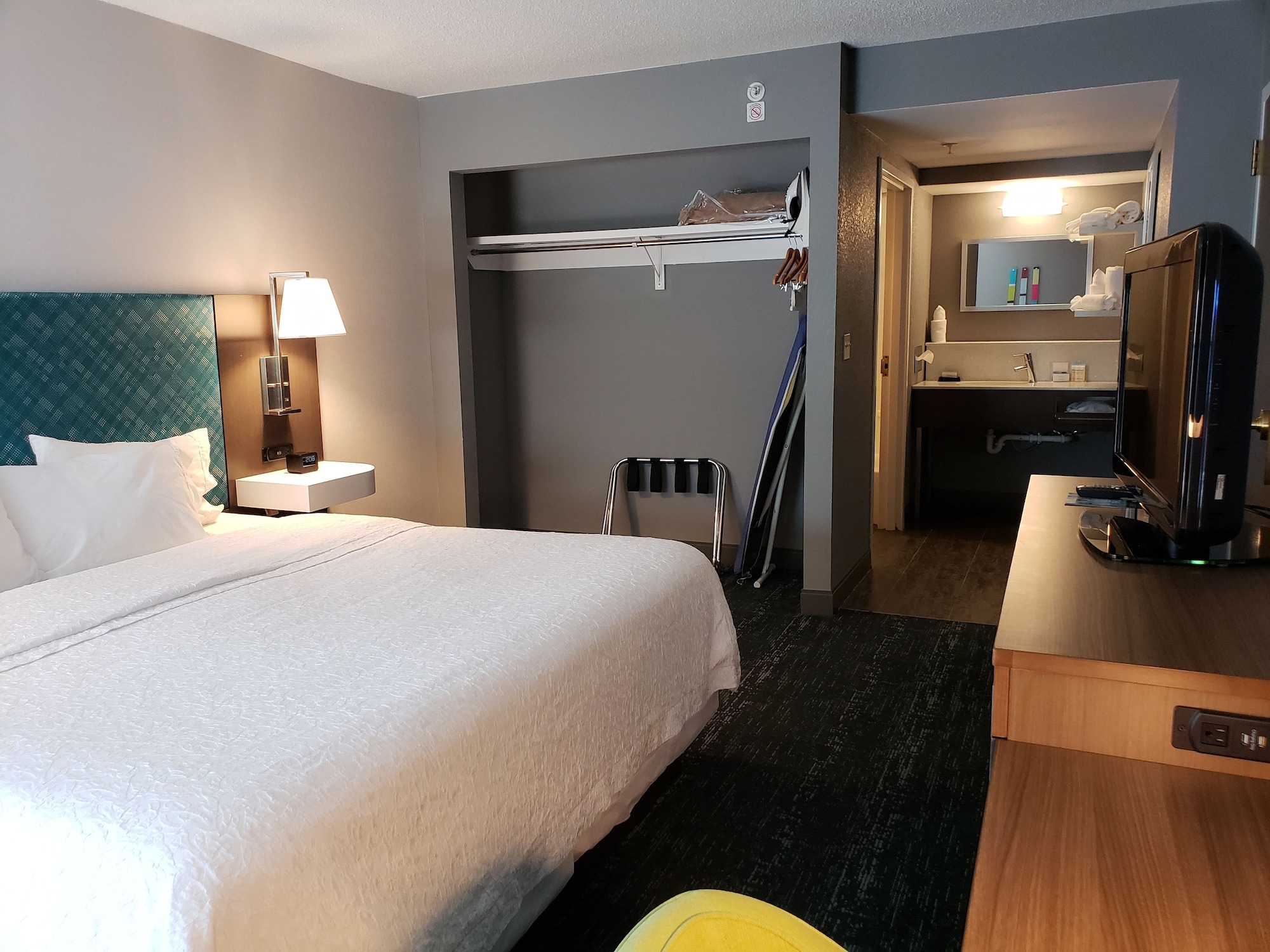 hampton inn and suites newtown