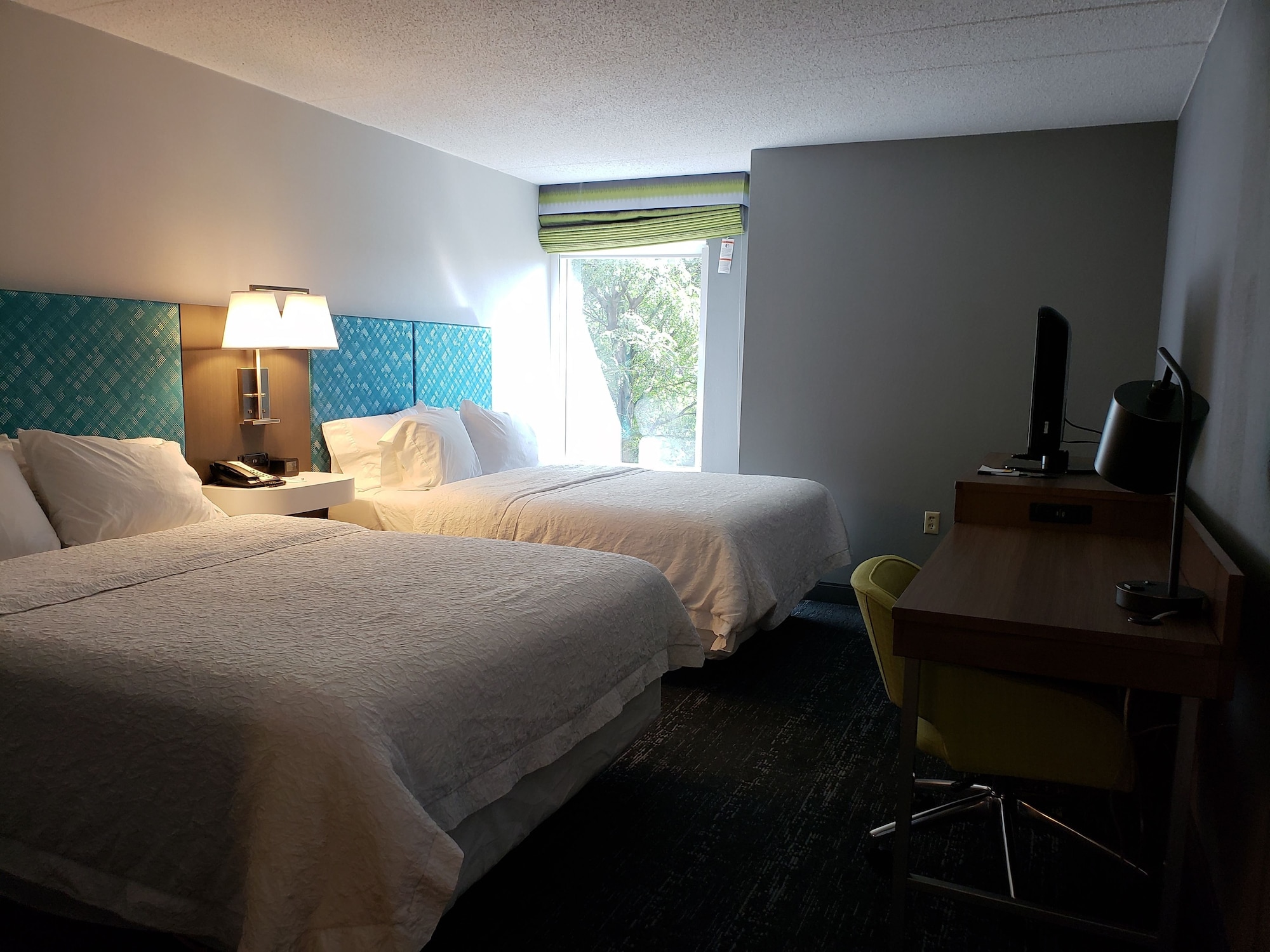 hampton inn and suites newtown