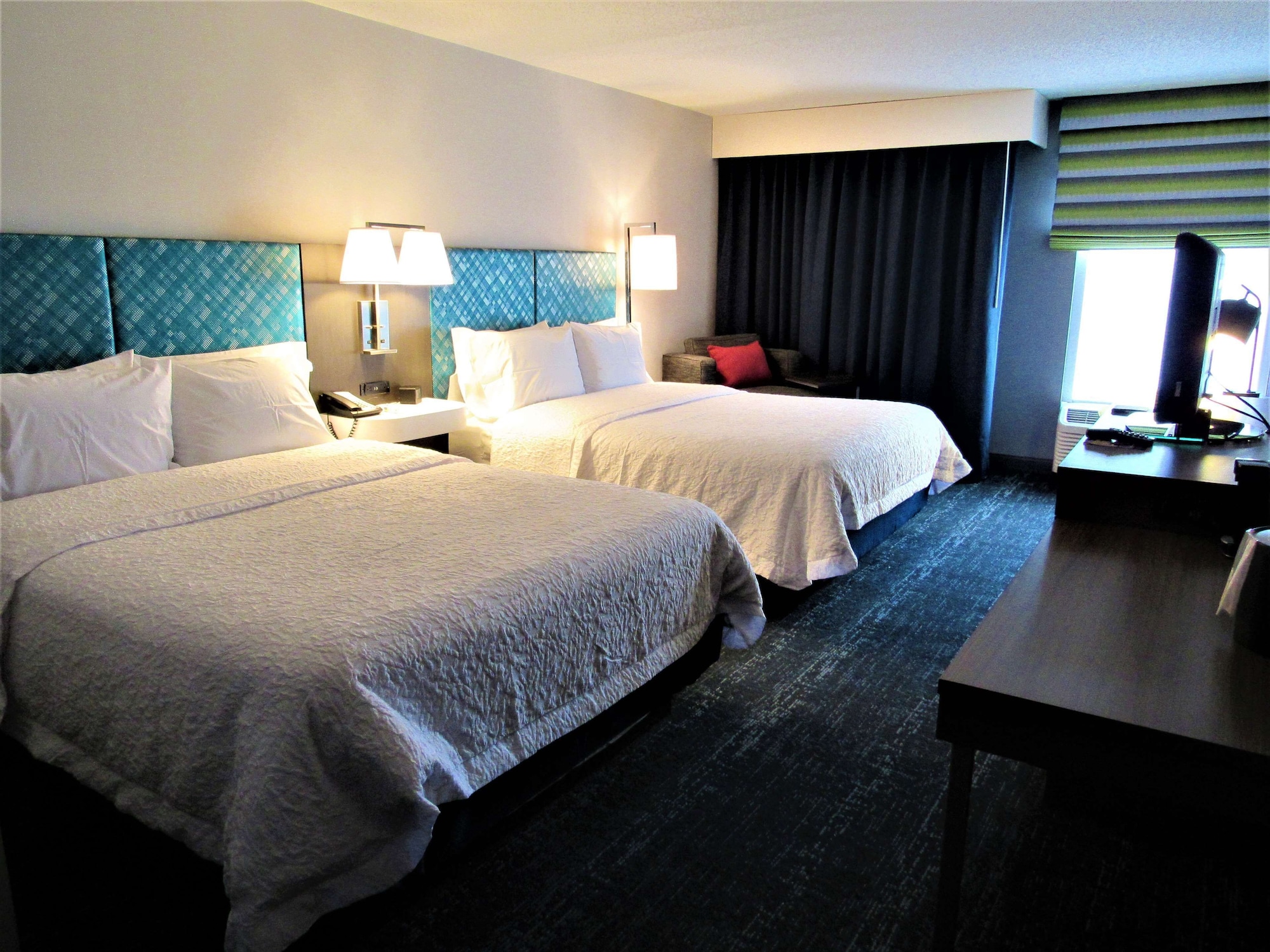 hampton inn and suites newtown