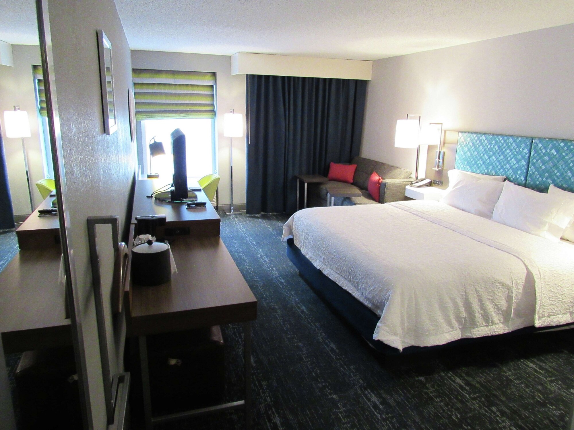 hampton inn and suites newtown