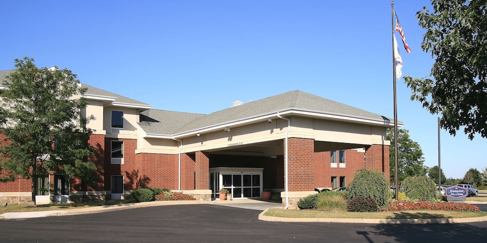 hampton inn and suites newtown
