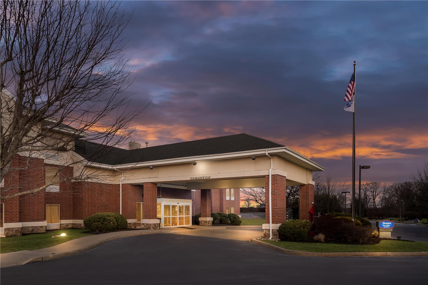 hampton inn and suites newtown
