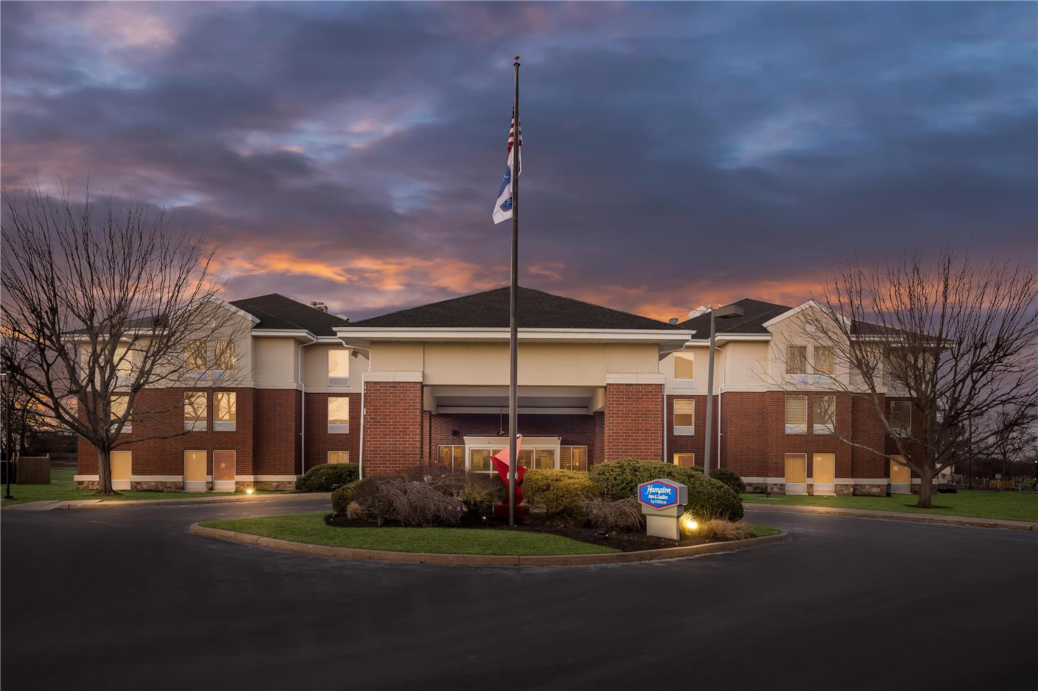 hampton inn and suites newtown