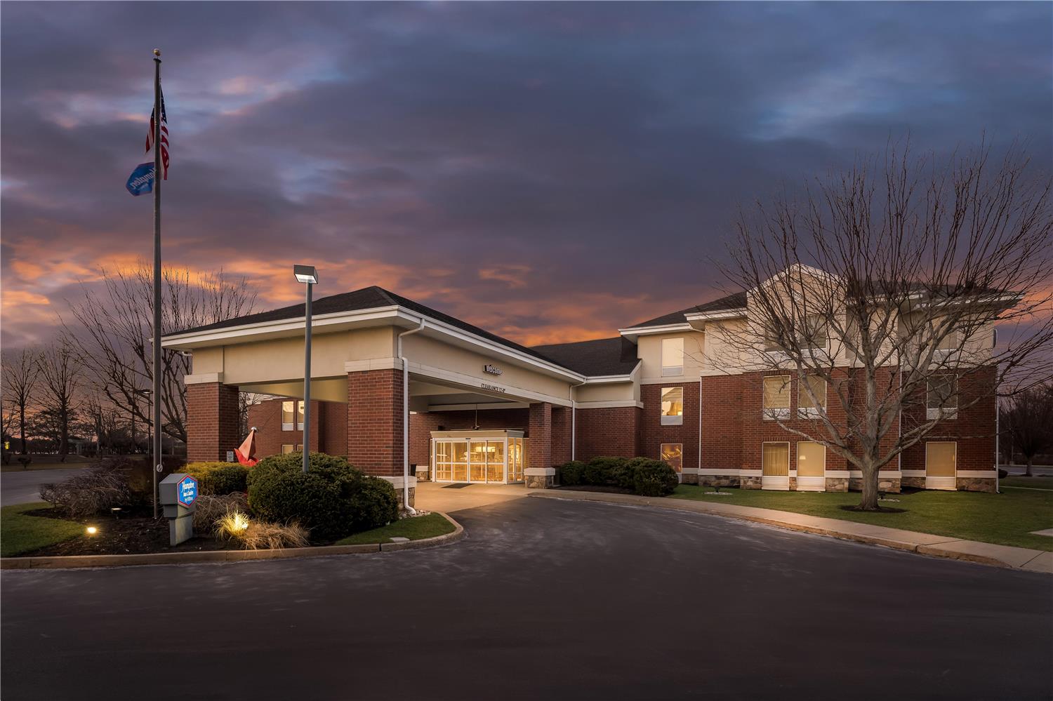 hampton inn and suites newtown