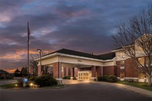 hampton inn and suites newtown