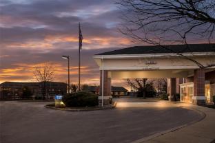 hampton inn and suites newtown