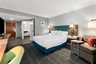 hampton inn and suites newtown
