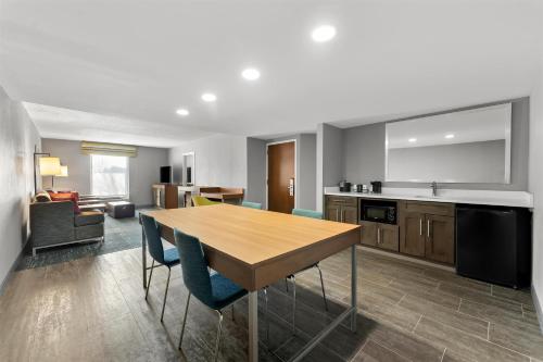 hampton inn and suites newtown