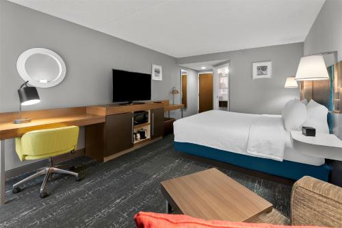 hampton inn and suites newtown