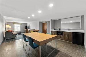 hampton inn and suites newtown