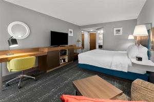 hampton inn and suites newtown
