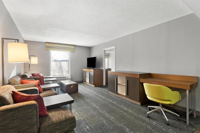 hampton inn and suites newtown
