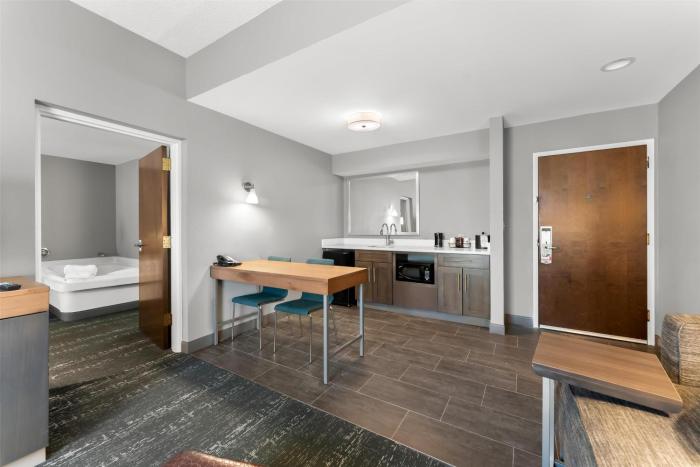 hampton inn and suites newtown
