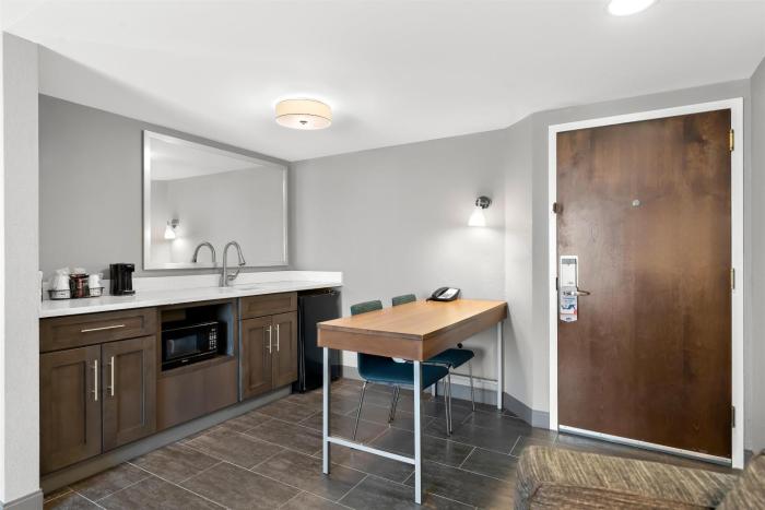 hampton inn and suites newtown