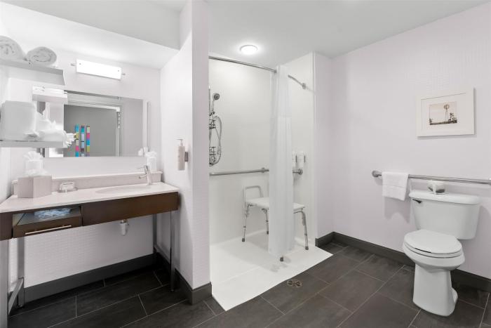 hampton inn and suites newtown