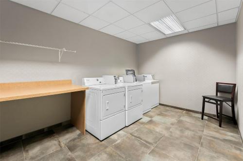hampton inn and suites newtown