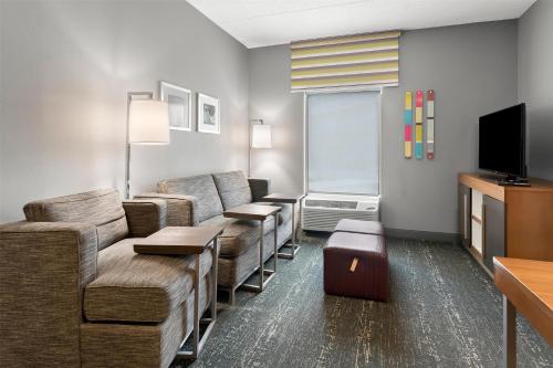 hampton inn and suites newtown