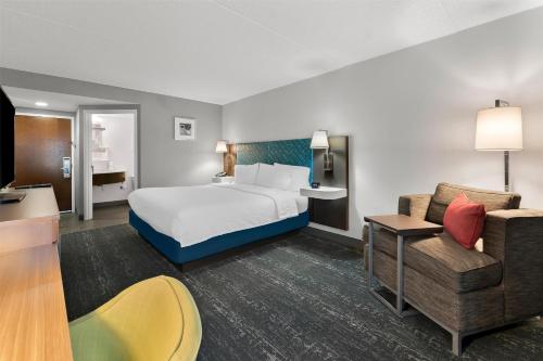 hampton inn and suites newtown