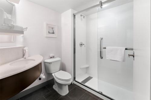 hampton inn and suites newtown