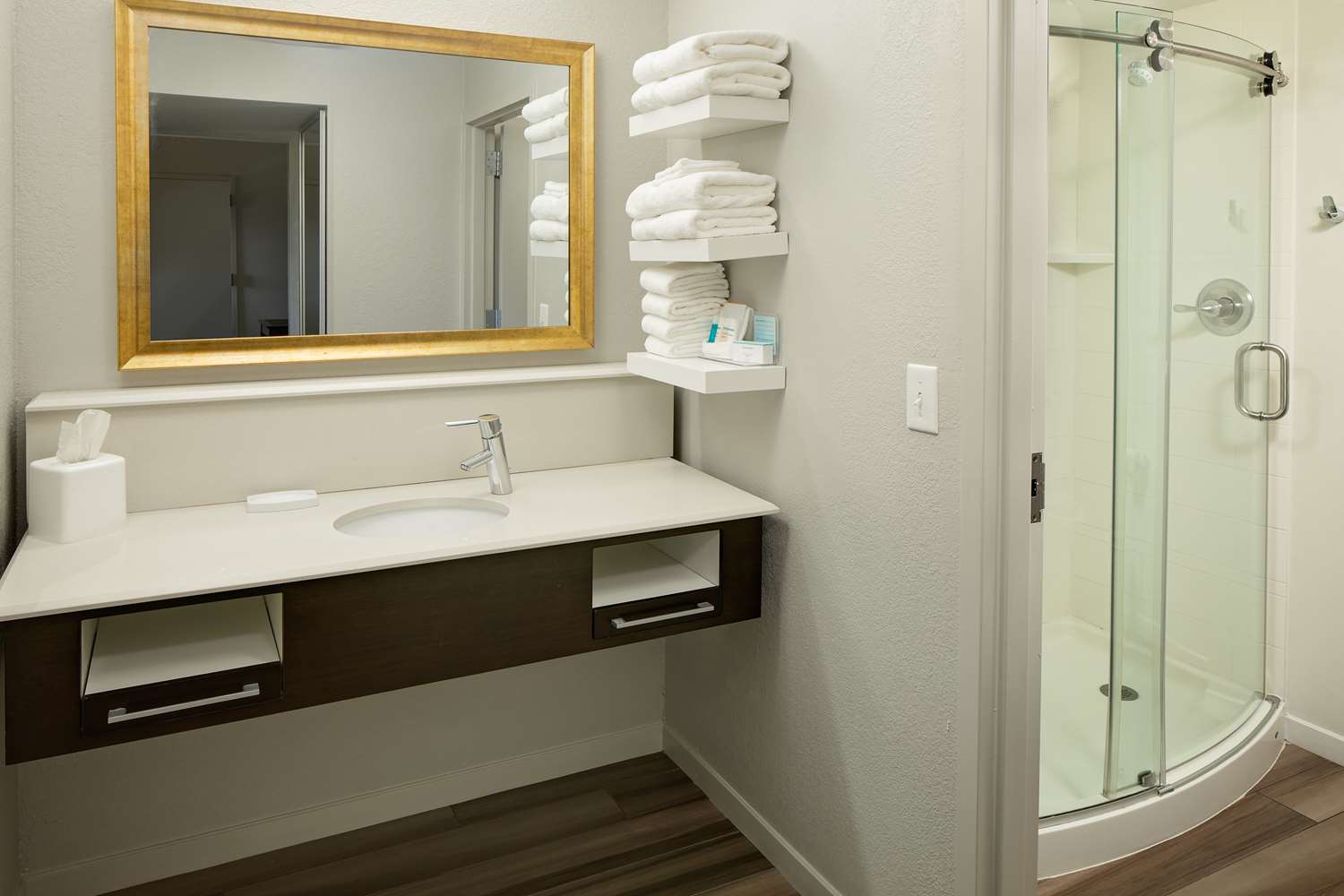 hampton inn and suites nashville airport