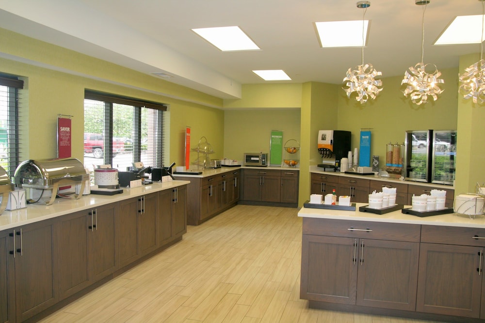 hampton inn and suites nashville airport